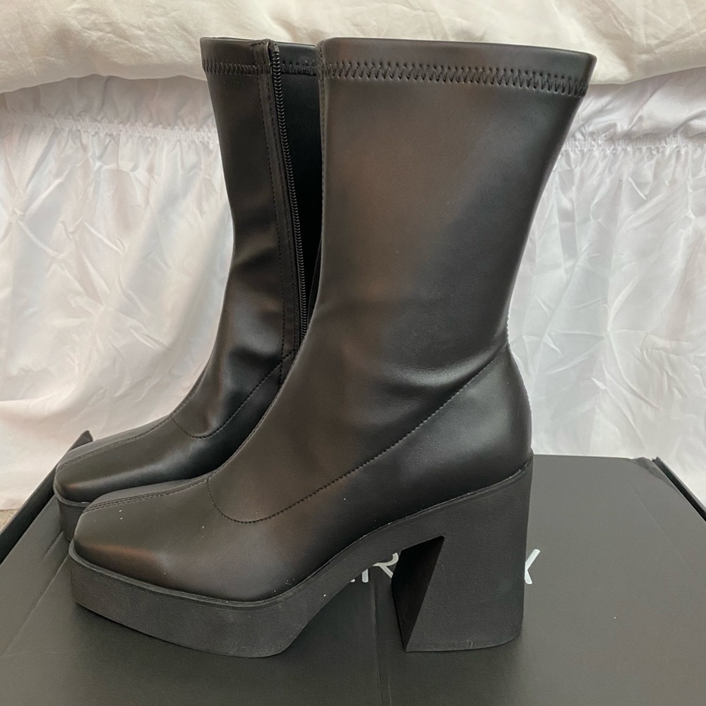 Brand new Therapy black platform boot